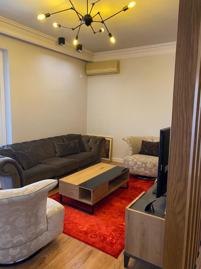Mel'S Place Tirana Esterno foto